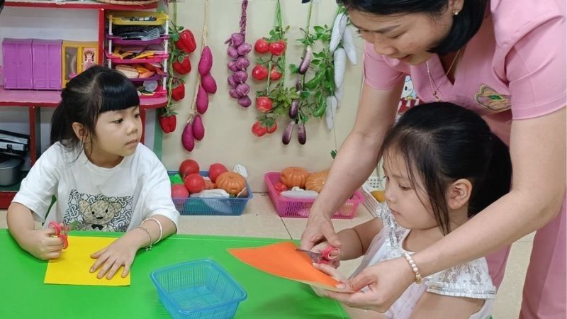 Bé tự làm – Khơi nguồn sáng tạo và tự lập từ những đôi bàn tay nhỏ